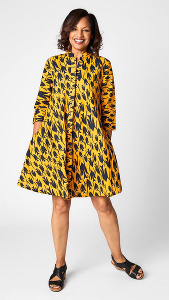 Model wearing "Aerie" print Zuri dress with black sandals.