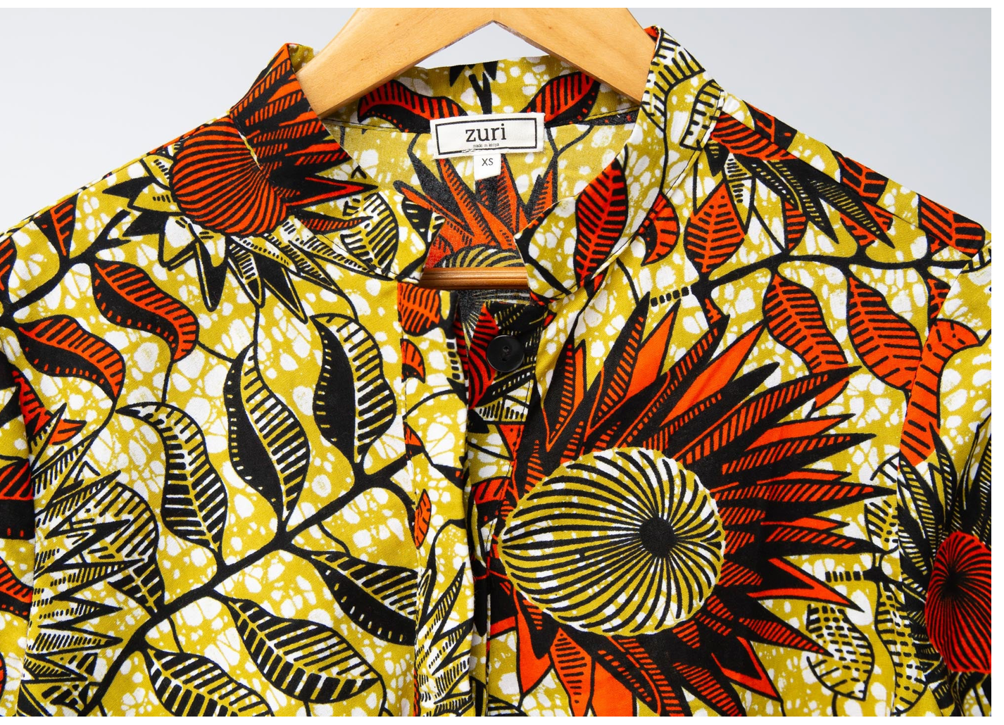 Close-up of Sunflowers Zuri print.